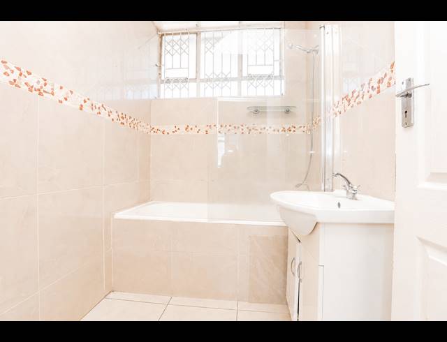 2.5 BEDROOM APARTMENT FOR SALE IN GLENWOOD